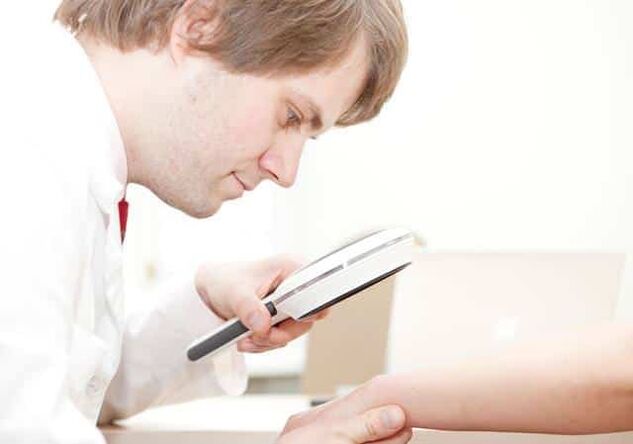 Dermatologist Diagnoses Psoriasis